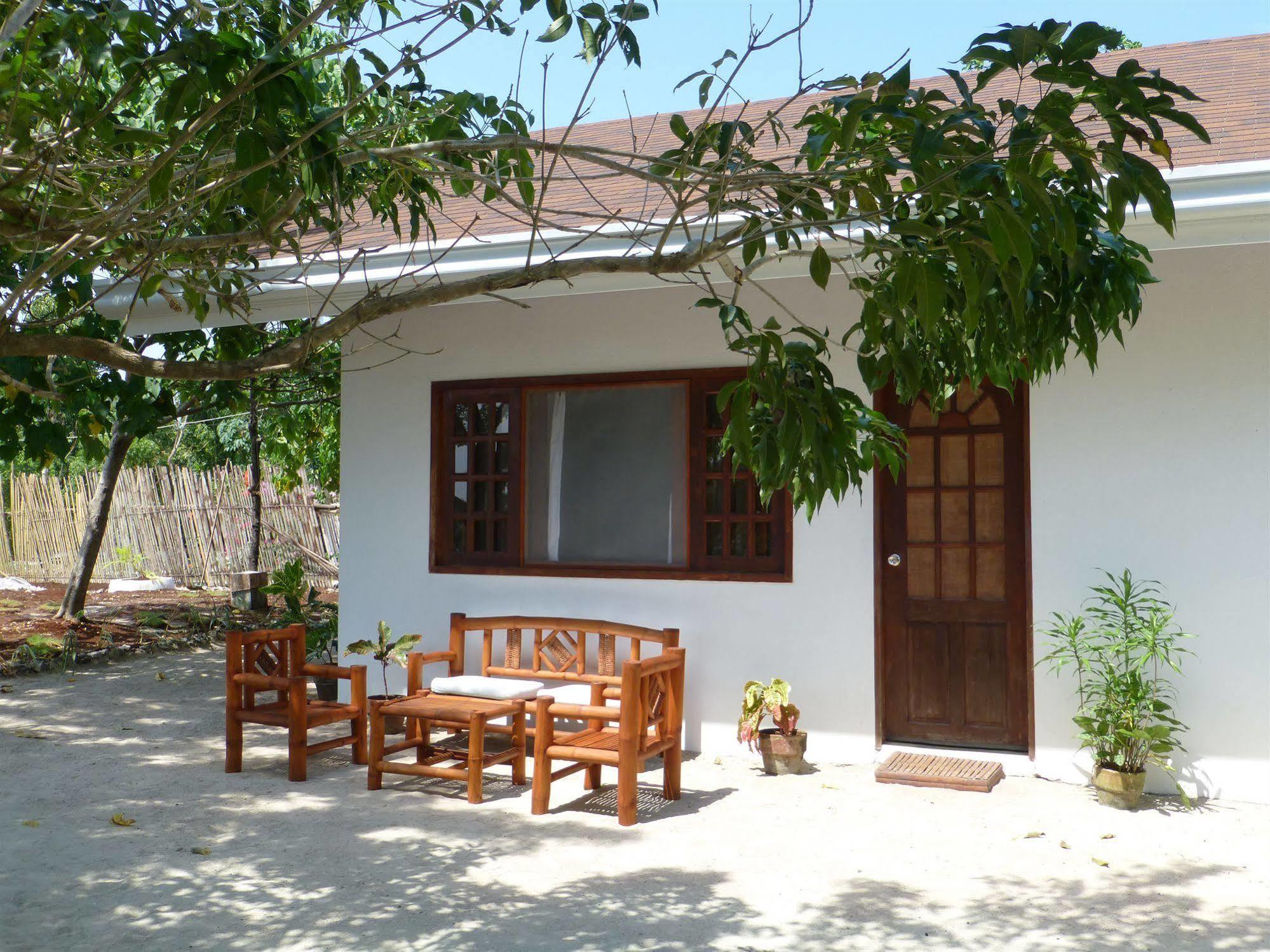 Talima Beach Villas & Dive Resort Cebu Exterior foto