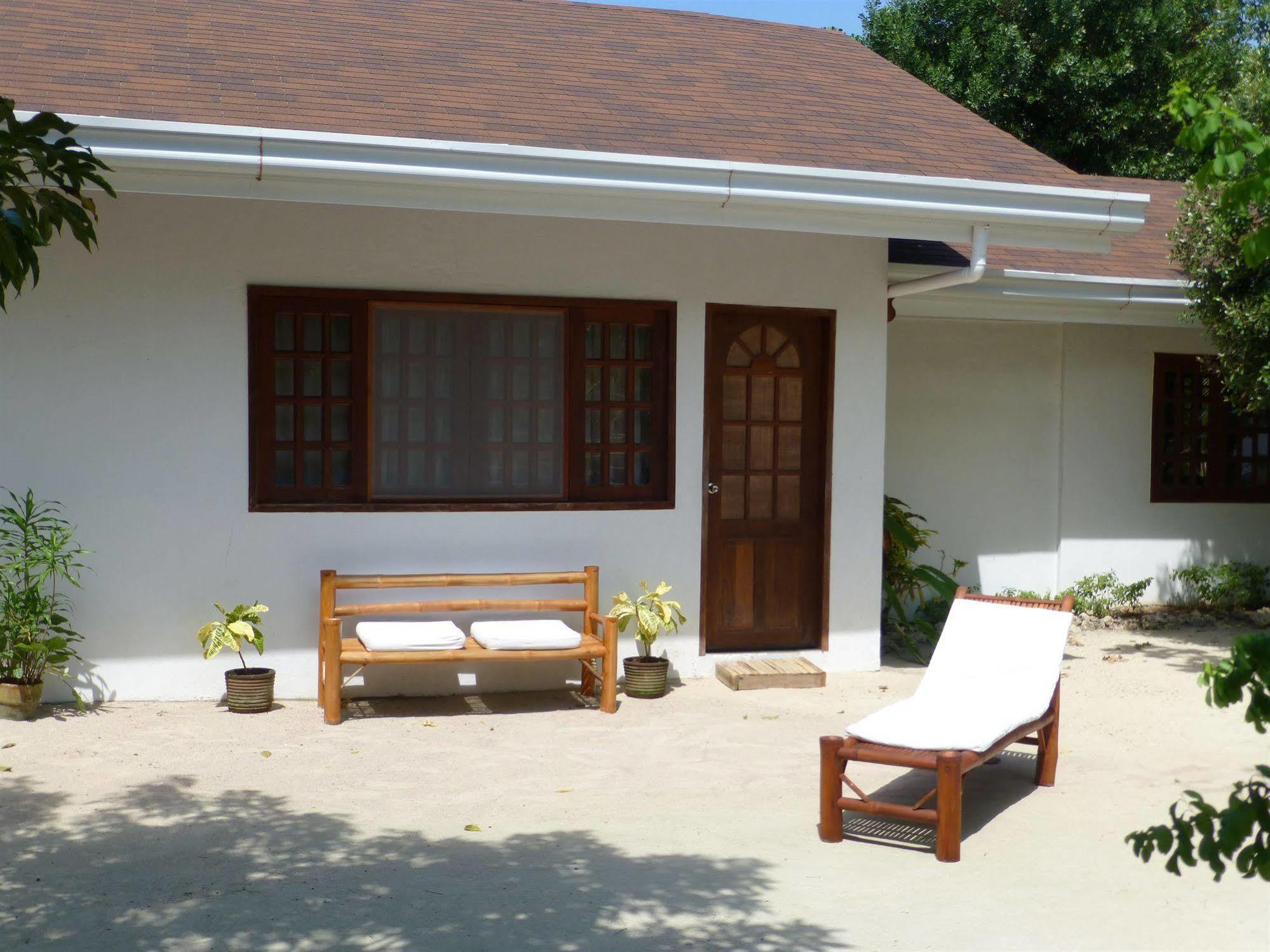 Talima Beach Villas & Dive Resort Cebu Exterior foto